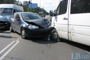 У Києві через маршрутку зіткнулися три машини