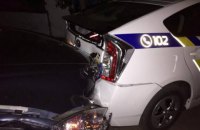 Водитель без прав повредил два автомобиля киевских патрульных