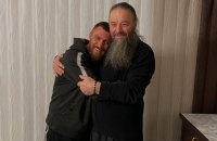 Боксер Ломаченко зустрівся з митрополитом УПЦ МП, якому СБУ оголосила підозру