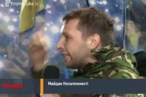 Сотник со сцены Майдана: Янукович должен уйти до 10:00 завтрашнего дня (добавлено ВИДЕО)