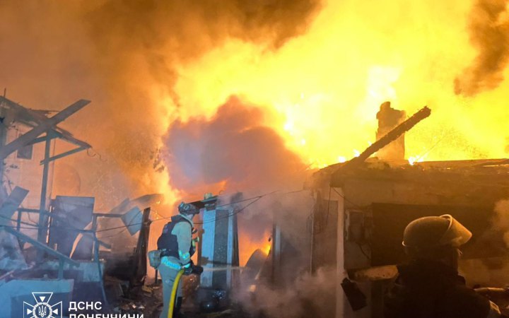 РФ атакувала Добропільську громаду: зайнялися пожежі, серед цивільних є жертви