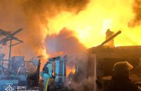 РФ атакувала Добропільську громаду: зайнялися пожежі, серед цивільних є жертви