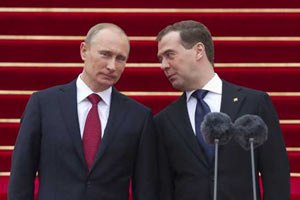 В России растет недовольство деятельностью Путина и Медведева