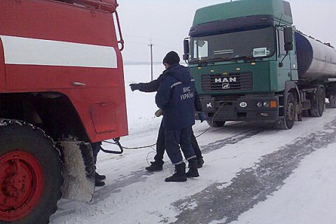 У Рівненській та Львівській областях обмежили рух транспорту через погодні умови 