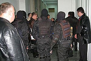 Сотрудники СБУ проводят рейдерский захват офисного здания компании WOG