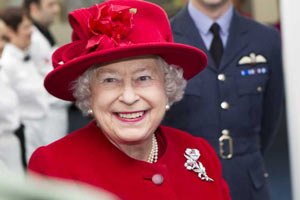Елизавета II посетила свадьбу британцев в ответ на шутливое приглашение