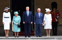 Подружжя Трампів прибуло в Букінгемський палац з офіційним візитом