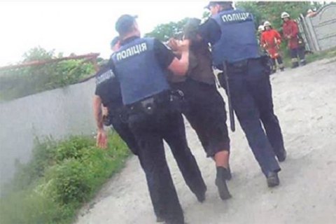 Полицейские задержали пьяного жителя Днепра, угрожавшего взорвать гранату на улице