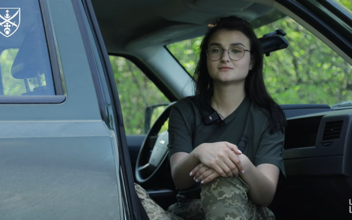 Віолетта у 23 підписала контракт: “Якщо я не можу допомагати Збройним силам, маю бути в Збройних силах”