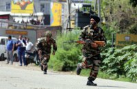 При нападении боевиков на военный лагерь в индийском Кашмире убиты 17 солдат