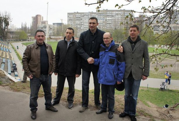 Зліва на право: Анатолій Артемчук, Юрій Миколаєнко, Віталій Кличко, Петро Романюк, Олег Гаряга