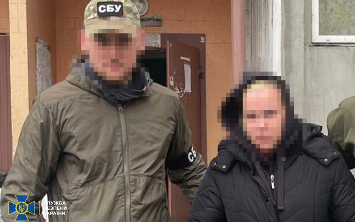 У Києві продавчиню магазину підозрюють у корегуванні атак на ОПК та ТЕЦ столиці