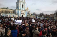 На Михайловской собралось 7 тысяч человек, формируются отряды самообороны