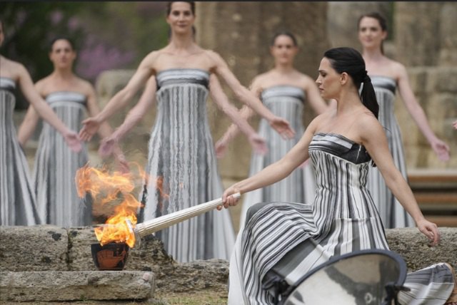 Запалення олімпійського вогню у Греції 16 квітня 2024 року