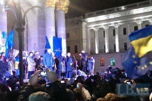 Яценюк,Тягнибок и Кличко приехали на Евромайдан 