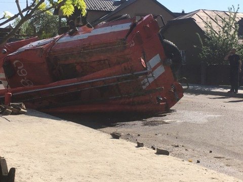 В Ивано-Франковской области перевернулась пожарная машина, которая ехала на вызов 1