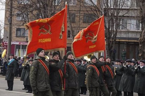 Командира воинской части Нацгвардии отстранили из-за марша с красными флагами