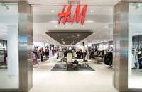 Мережа магазинів одягу H & M відклала вихід на український ринок