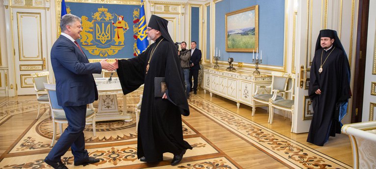 Встреча президента Петра Порошенка с экзархом вселенского партиарха&nbsp;<b><i>митрополитом Эммануилом
Гальским</i></b>