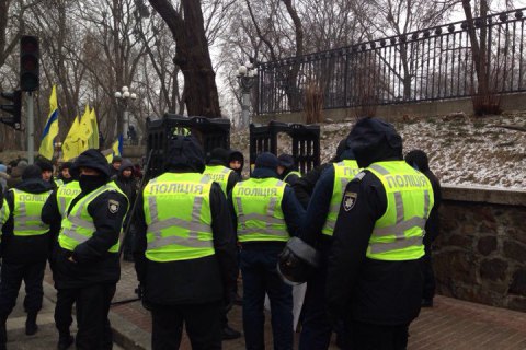 Полиция Киева усилила охрану правительственного квартала