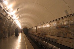 У столичній підземці людина впала під поїзд