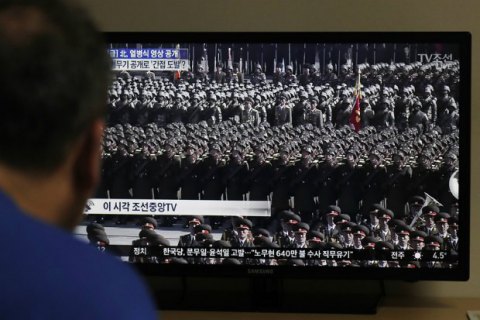 КНДР провела военный парад в преддверии Олимпиады