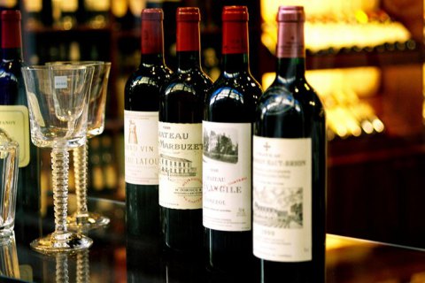 У Бордо згорів склад вина, знищено 2 млн пляшок вартістю $13 млн