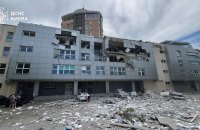 У Дніпровському районі Києва внаслідок повторної ракетної атаки росіян пошкоджено медзаклад, є загиблі