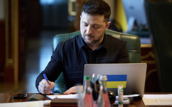 Зеленський обговорив з Алієвим пошкодження посольства Азербайджану російським ударом