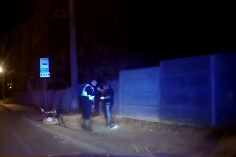 У центрі Сум п'яний іноземець без прав їхав майже 200 км/год, намагаючись сховатися від патрульних