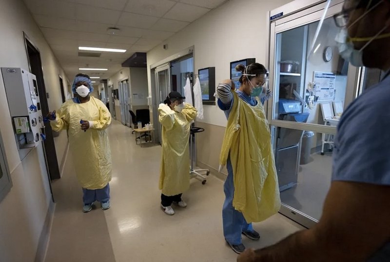 Медсестри одягли засоби індивідуального захисту в лікарні Хамбер-Рівер у Торонто 