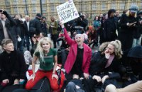 У британского парламента протестуют любители жесткого порно