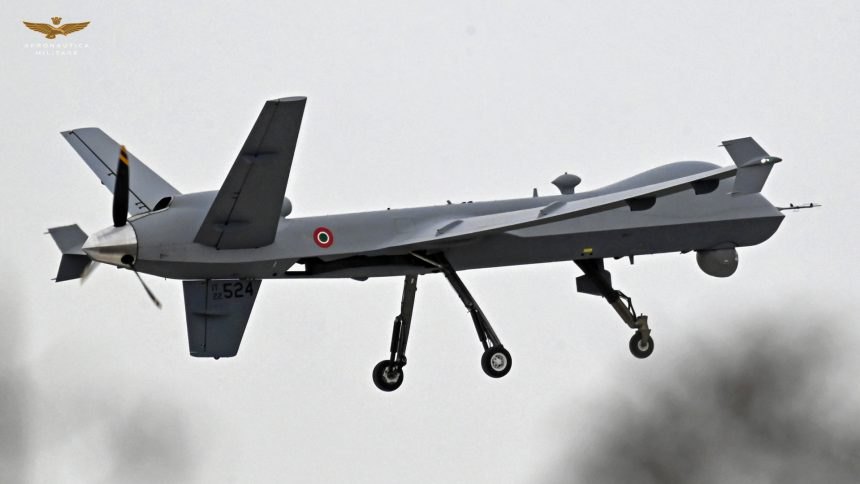 Італійський <i>MQ-9A Block 5 Predator B</i> злітає.