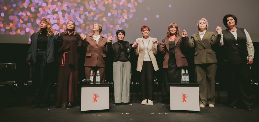 Команда фільму на сцені Haus der Berliner Festspiel під час Бернінале, 16 лютого 2026.