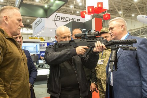 Турчинов: украинская выставка "Оружие и безопасность" должна стать главной в Восточной Европе