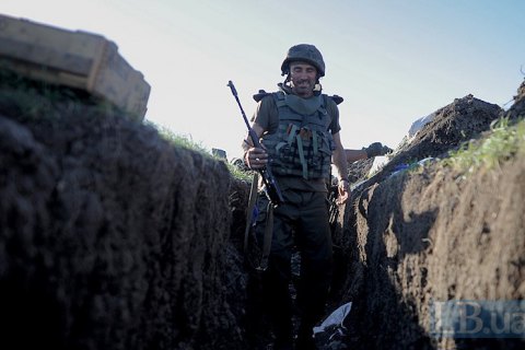 Оккупанты 4 раза обстреляли позиции ВСУ на Донбассе, ранен военный 