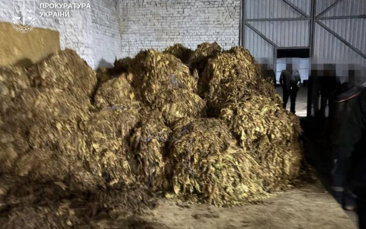 Правоохоронці заявили про ліквідацію підпільного виробництва тютюну на понад 25 млн грн у трьох областях країни