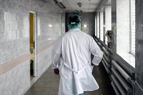 Лікар, звинувачений у харасменті, продовжує працювати в київській лікарні