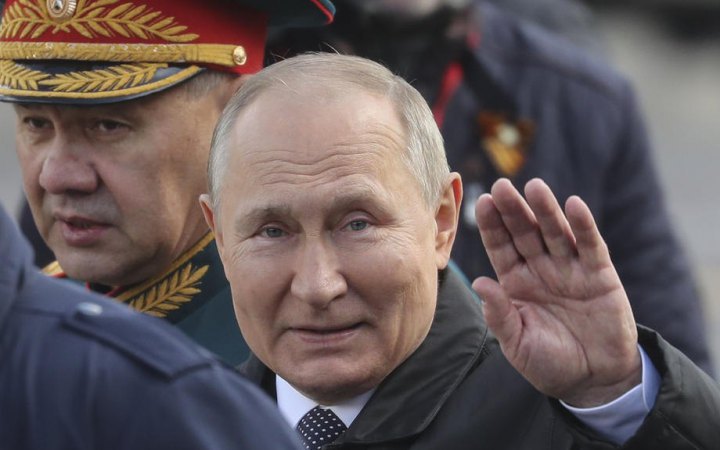Россияне делятся впечатлениями о параде: “Старый маразматик Путин”