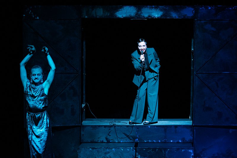 Сцена з вистави «Калігула» Національного академічного драматичного театру імені Івана Франка
