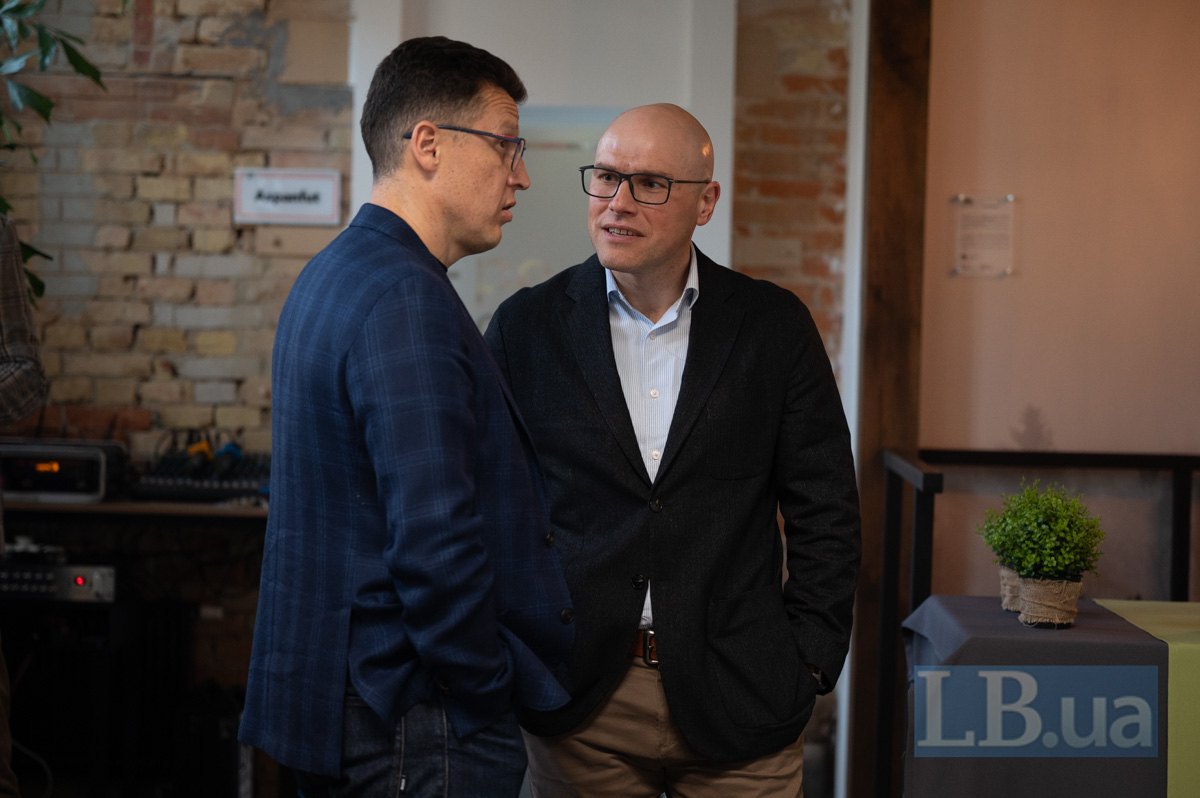 Генеральний директор Холдингу охоронних підприємств «ШЕРИФ» Дмитро Стрижов (ліворуч) та Олександр Береза, депутат Миколаївської міської ради (праворуч)