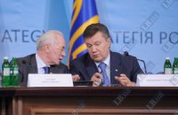 ​Азаров обсудил с Януковичем предстоящий визит в Россию