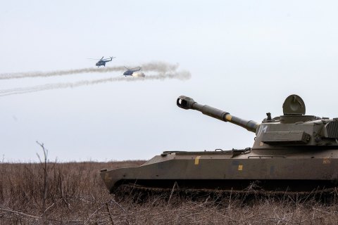 Біля Пісків окупанти стріляли з танків та артустановок