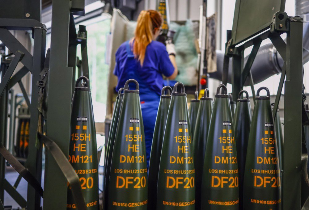 Виробництво 155 мм артилерійських снарядів на заводі <i>Rheinmetall</i>, Німеччина, 6 червня 2023 р.