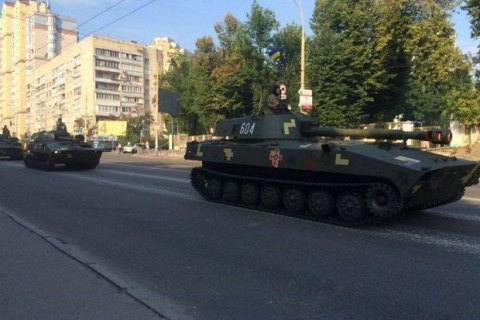 В "Киевавтодоре" пожаловались, что военная техника разрушает асфальт