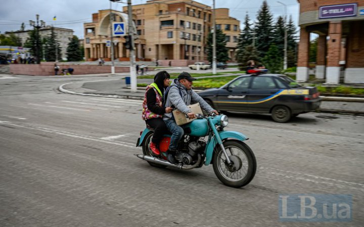 Мотоциклам та мопедам дозволили їздити смугою для громадського транспорту
