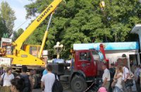 В Киеве демонтируют незаконные МАФы