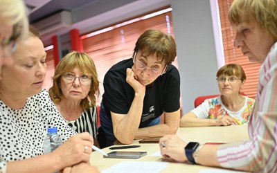 «Фінансова мудрість»: як людям старшого віку навчитися не боятися карток і онлайн-операцій 