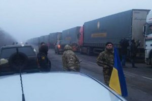 Семенченко: фуры Фонда Ахметова взяли под охрану бывшие беркутовцы