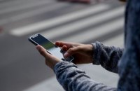 В Литве пешеходам запретили пользоваться мобильными на переходах